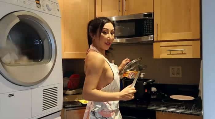 Fucking Hot Asian Stepmom while Dad is away