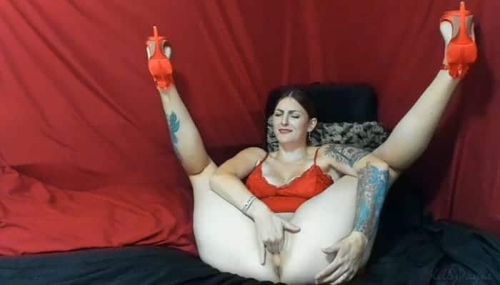 Kelly Payne – Blackmailing Mom Gets Orgasmic