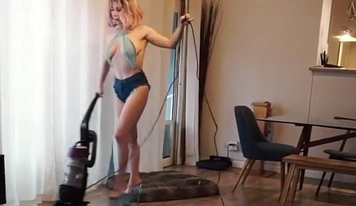 Goddess Fiona – I’ll Show You a MILF