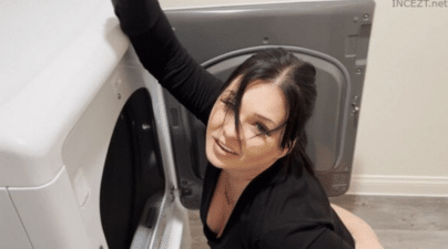 London Rose – My Hot Mom Got Stuck In the Washer