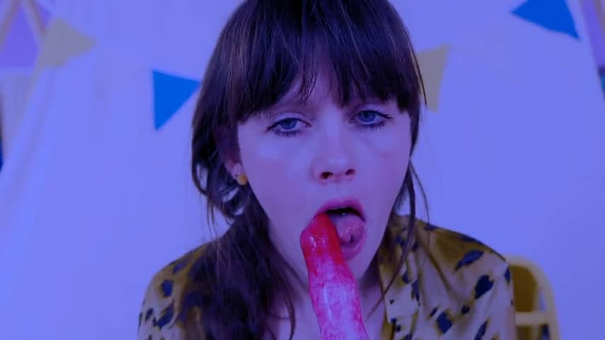 Sydney Harwin – MILF Loves Dog